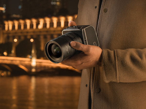 The Hasselblad 2.5/25V: A Wide Angle Lens For Photography At Night