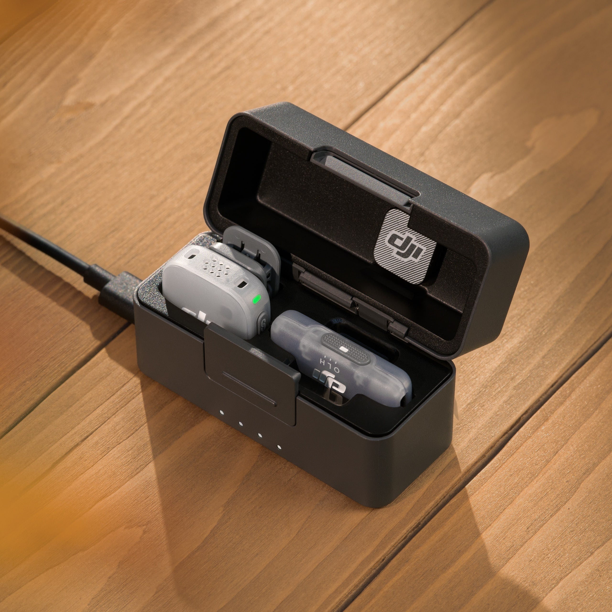 DJI Mic Mini(2 TX + 1 RX + 充電ケース) DJI Mic Mini 2 Charging Case (1 TX + 1 Mobile RX) – DJI Hasselblad